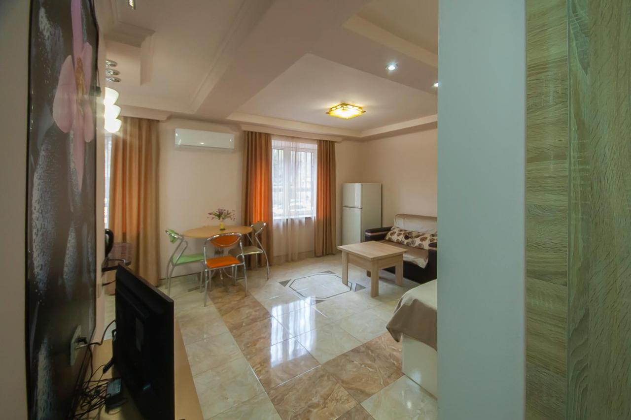Studio On Papazyan 12 Yerevan Exterior foto